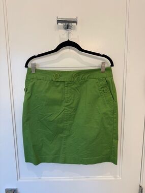 Banana Republic Kelly Green Mini Skirt with Accent Buttons Size 8